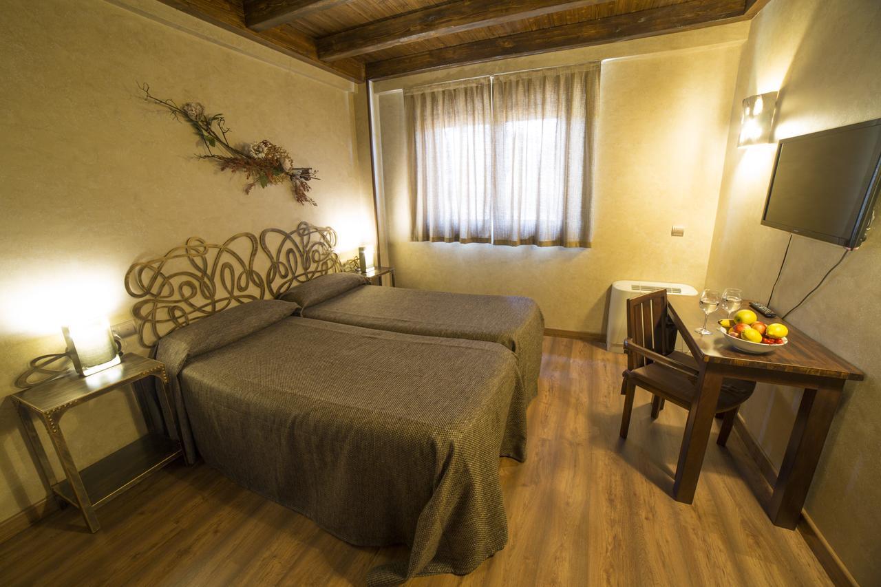 Hotel Albergue La Casa Del Peregrino Эль-Асебо-де-Сан-Мигель Экстерьер фото